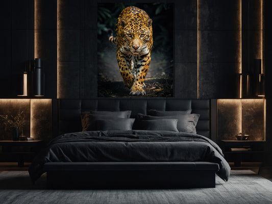Dark Fantasy Jaguar Leinwand Wandkunst als großformatiges Tierbild über dem Bett im ruhigen Schlafzimmer