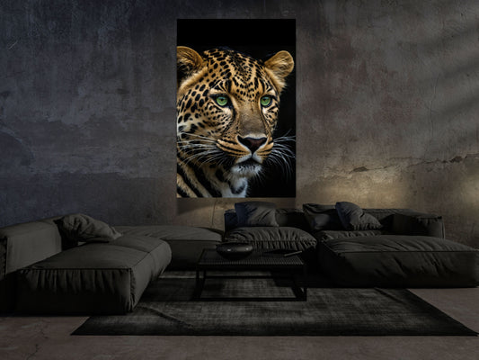 Leopard Seitenprofil Dark Fantasy Wandbild mit grünen Augen im modernen Wohnraum