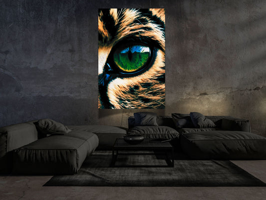 Leopardenauge Dark Fantasy Tierkunst als Fine Art Wandbild in minimalistischem Wohnraum Mockup