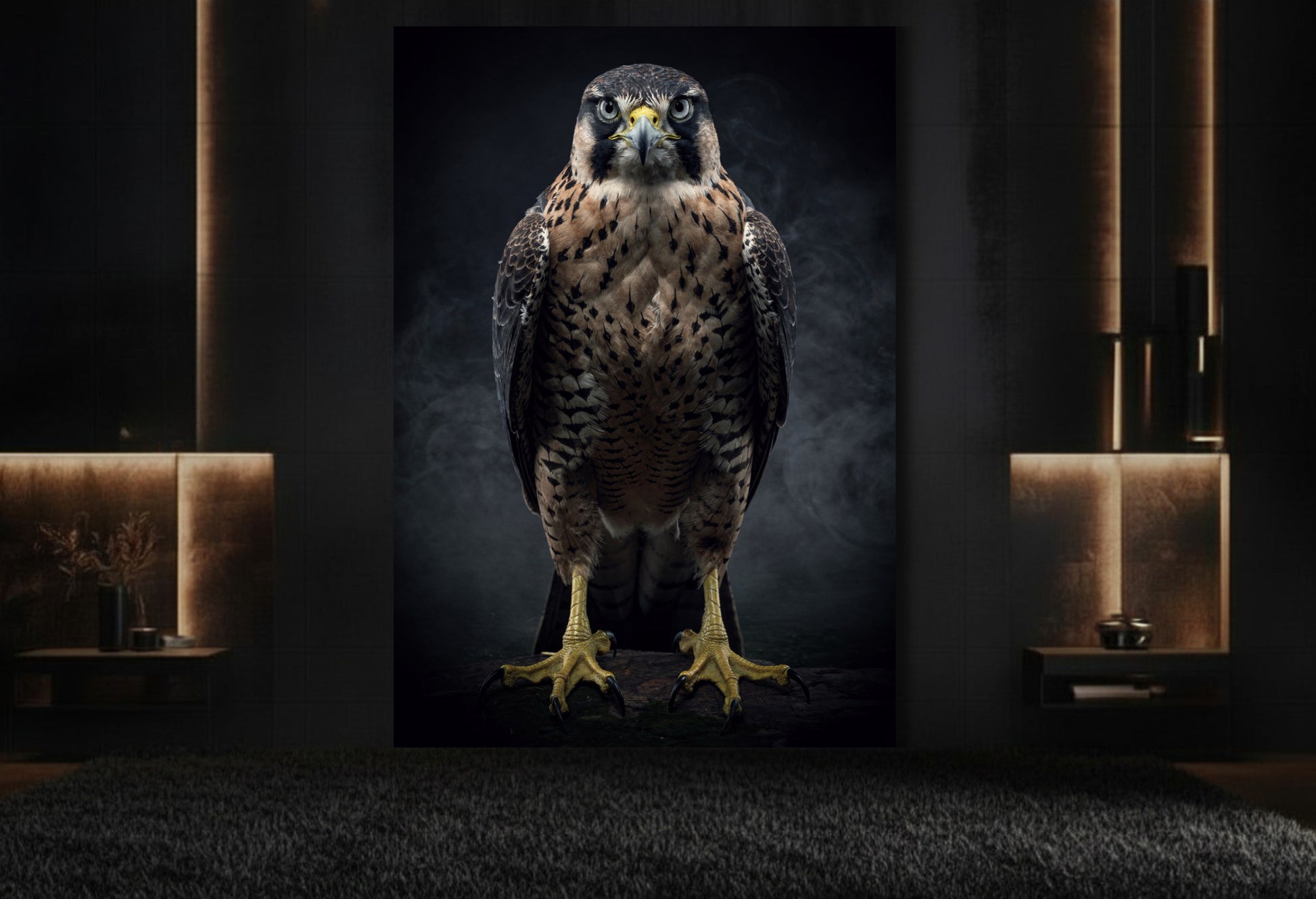 Falke im Nebel Wandkunst auf Leinwand 32x48 Zoll in stilvoller Lounge mit dunkler Wand und Messingakzenten