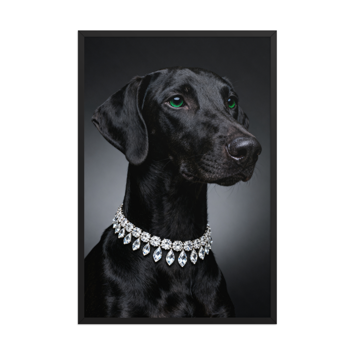 Gerahmtes Poster eines schwarzen Jagdhundes mit Diamantcollier als transparentes Produktbild
