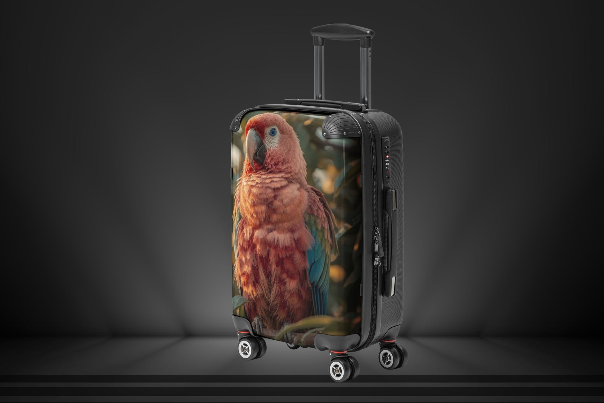 Hartschalenkoffer mit buntem Ara Papagei in linker Seitenansicht. Die Perspektive zeigt die Form des Koffers sowie das farbenprächtige Vogelmotiv mit Flamingo-, Orange- und Blautönen vor einer stimmungsvollen Naturkulisse.