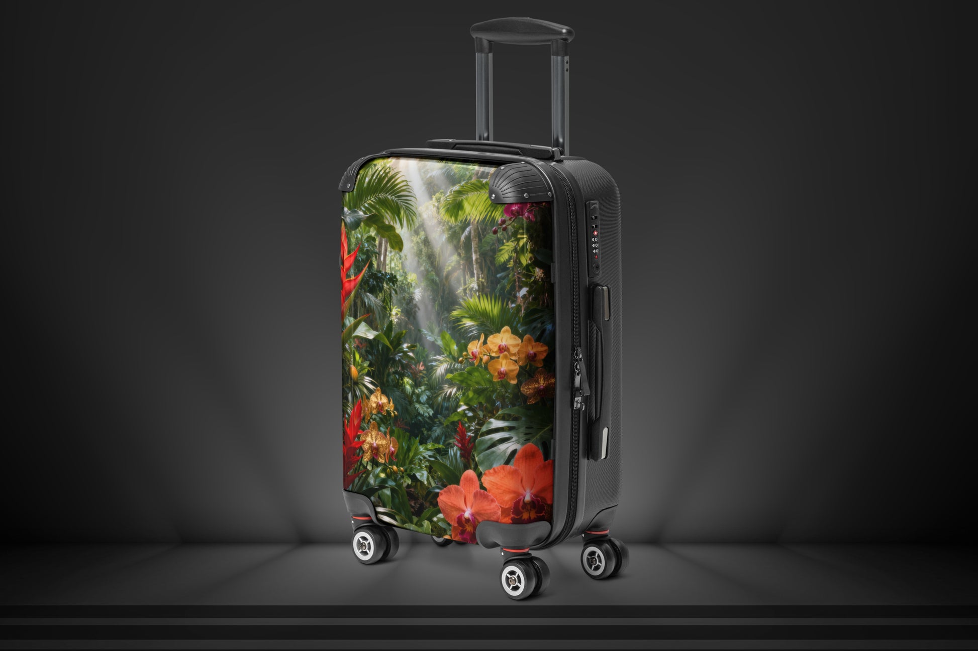 Hartschalenkoffer Small mit tropischem Dschungelmotiv in Seitenansicht. Exotische Blüten, üppiges Blattwerk und einfallende Sonnenstrahlen verleihen dem Koffer eine farbenreiche Regenwaldoptik mit tropischer Eleganz und Fernweh-Charakter.