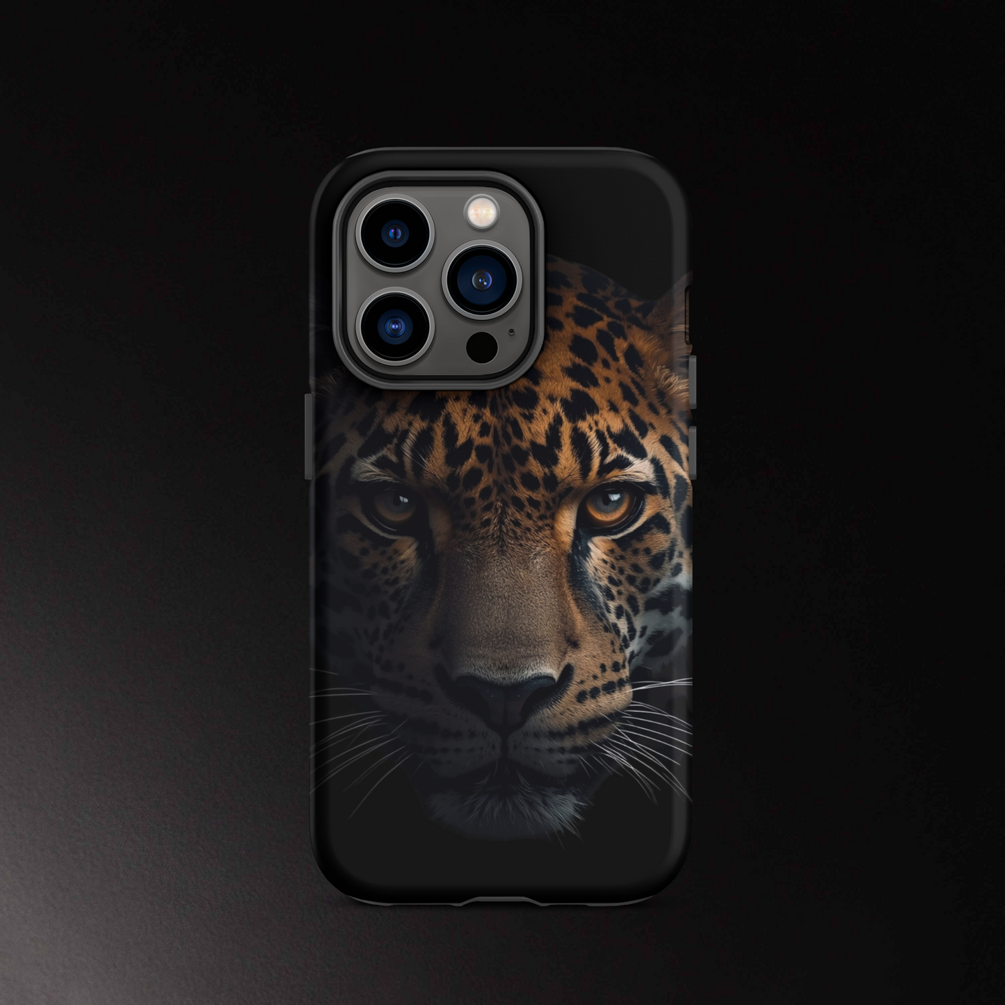 Jaguar Handyhülle iPhone 14 Pro Matte mit dunklem Design und intensiver Tierdarstellung