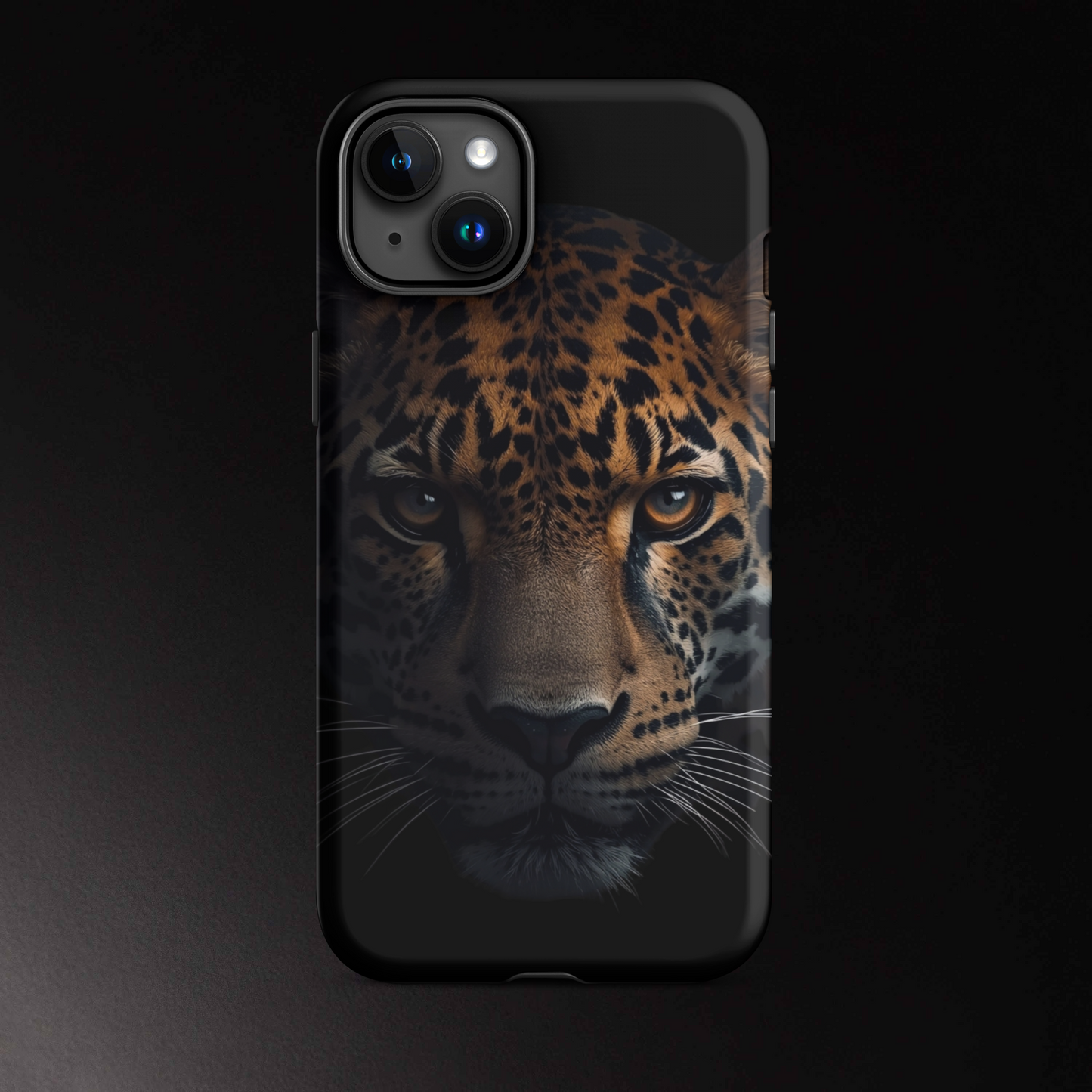 Jaguar Phone Case iPhone 15 Plus mit stilvoller dunkler Gestaltung