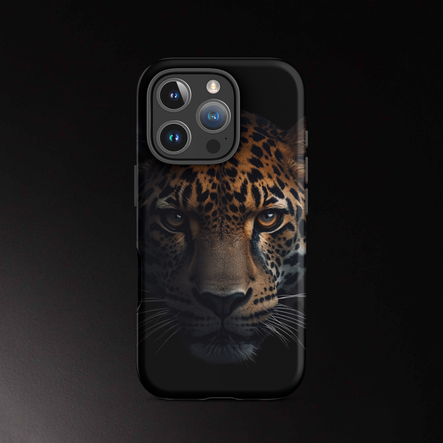 Jaguar Handyhülle iPhone 16 Pro Matte mit dunklem Design und intensiver Tierdarstellung