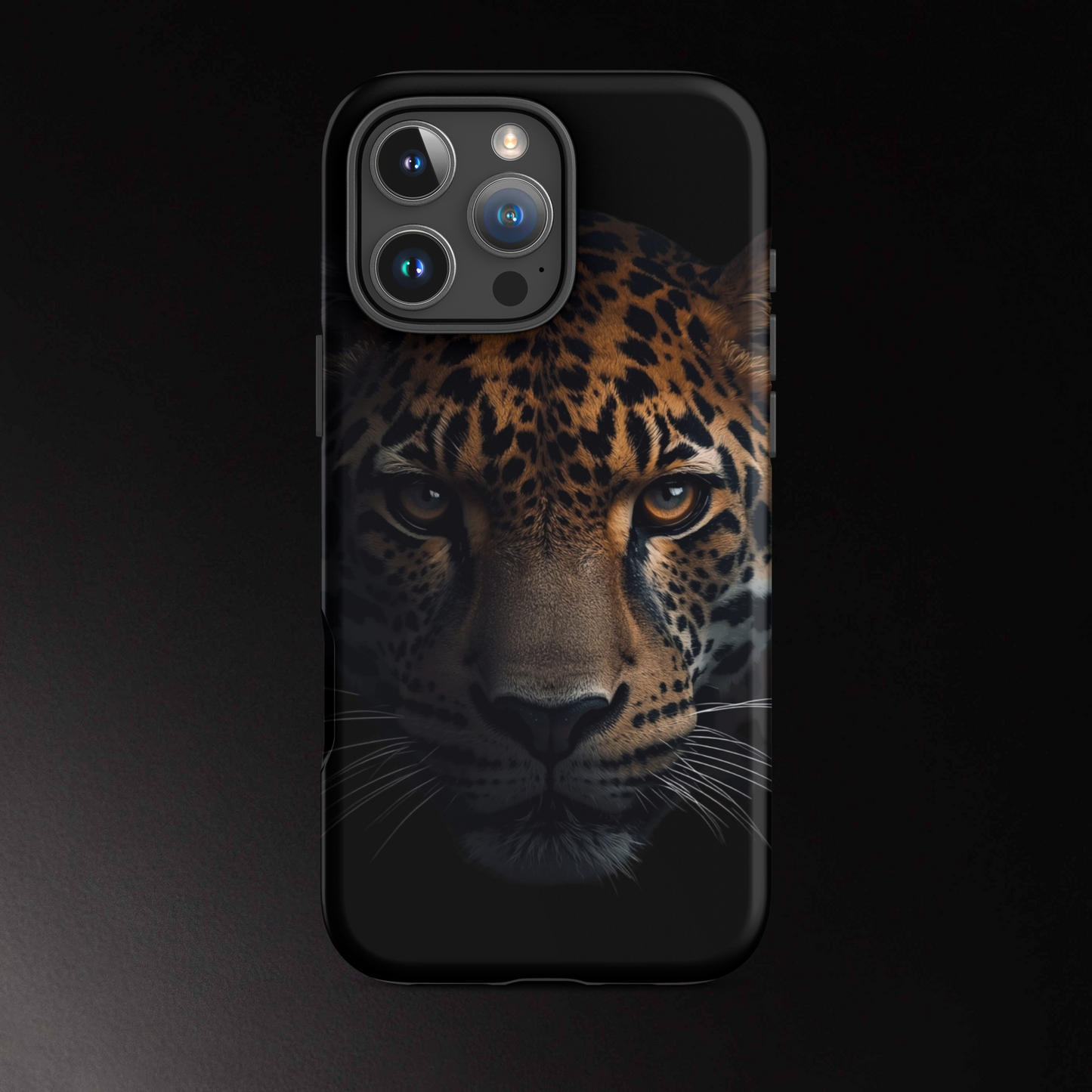 Jaguar Handyhülle iPhone 16 Pro Max Matte mit dunklem Design und intensiver Tierdarstellung