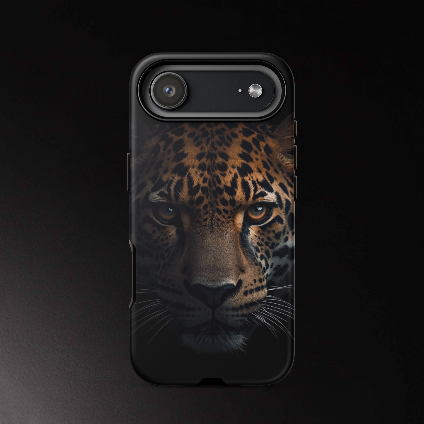 Jaguar Handyhülle iPhone 17 Air Matte mit dunklem Design und intensiver Tierdarstellung