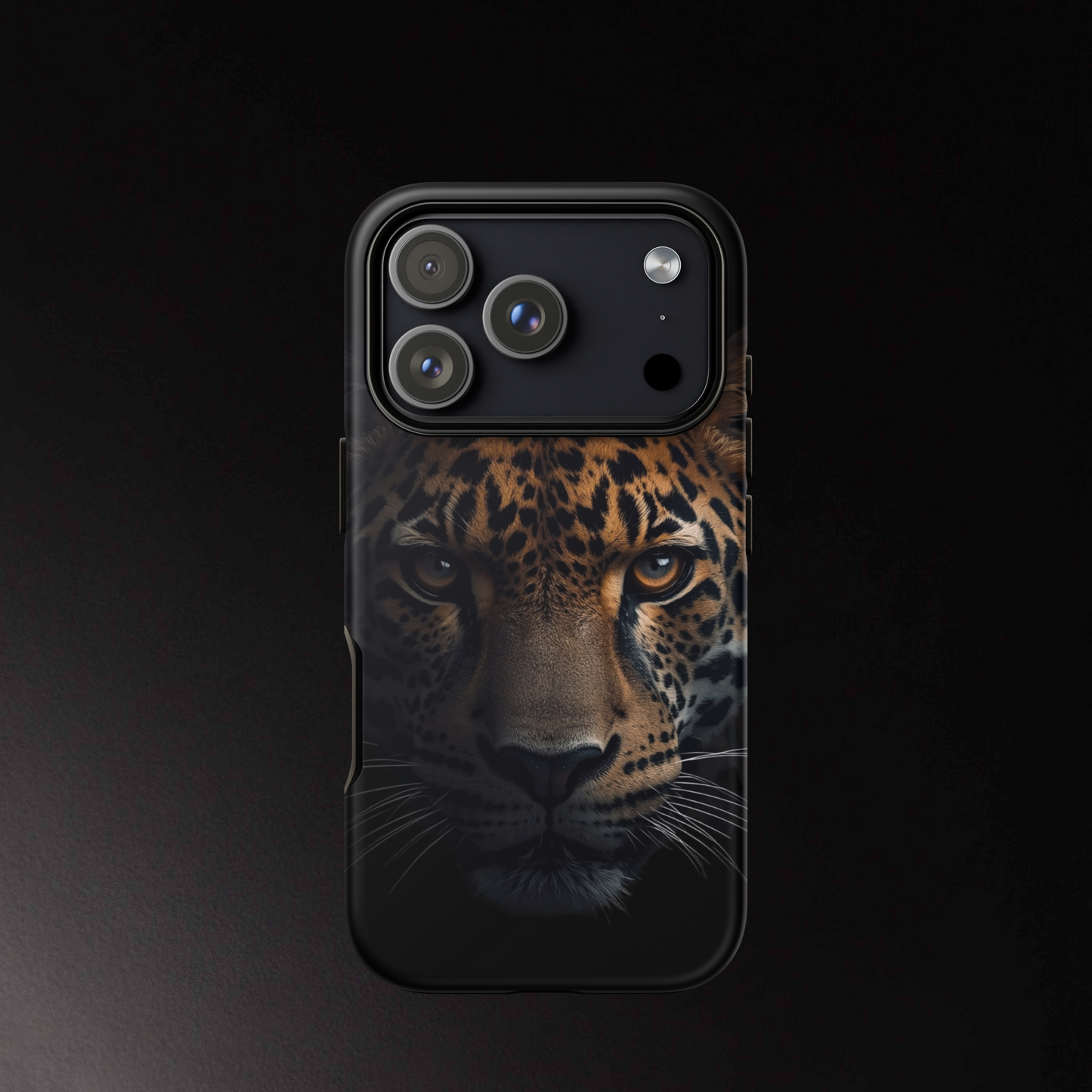 Jaguar Handyhülle iPhone 17 Pro Matte mit dunklem Design und intensiver Tierdarstellung