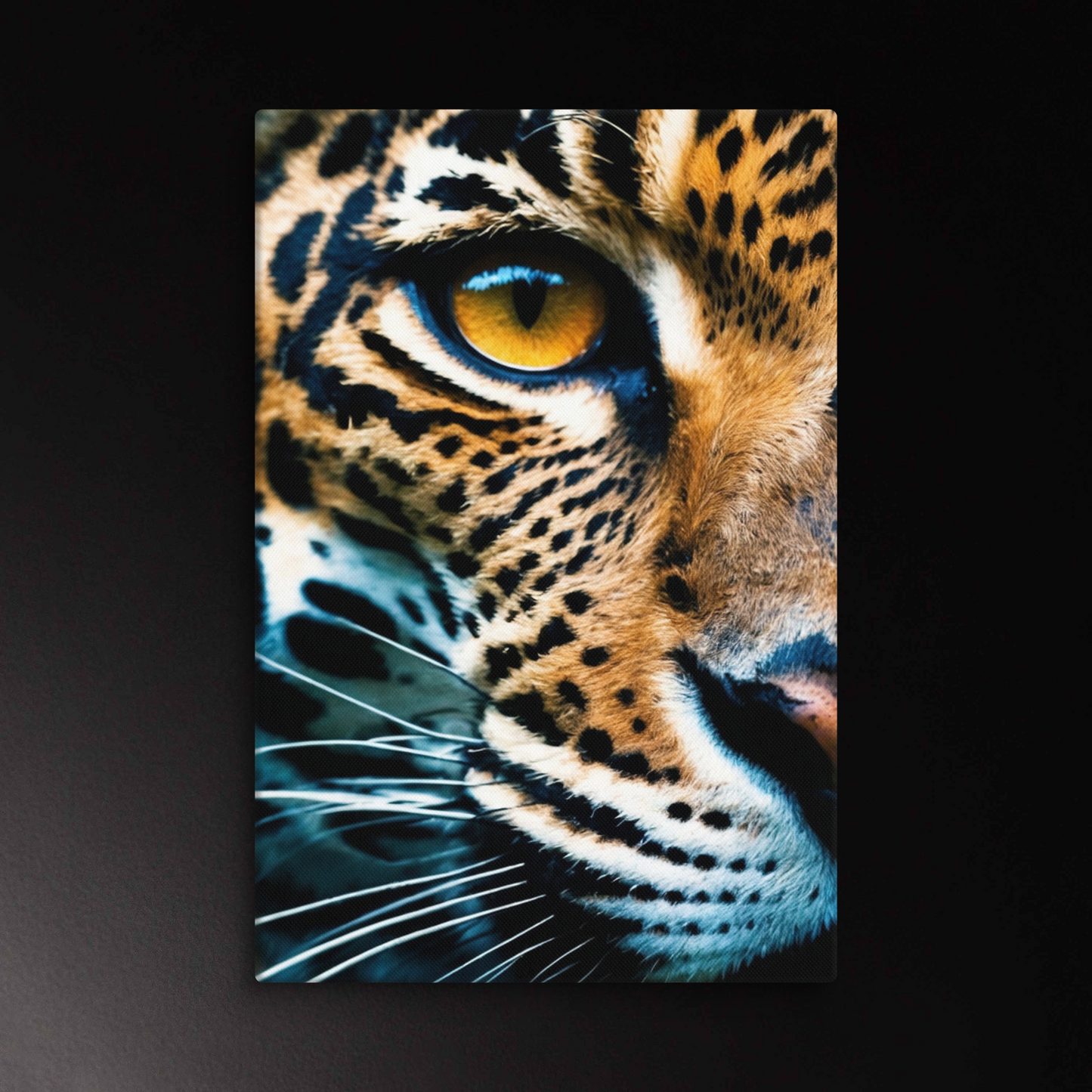 Detailreiche Jaguar Leinwand Wandkunst mit goldenem Auge als intensives Tierportrait im Format 32x48 Zoll