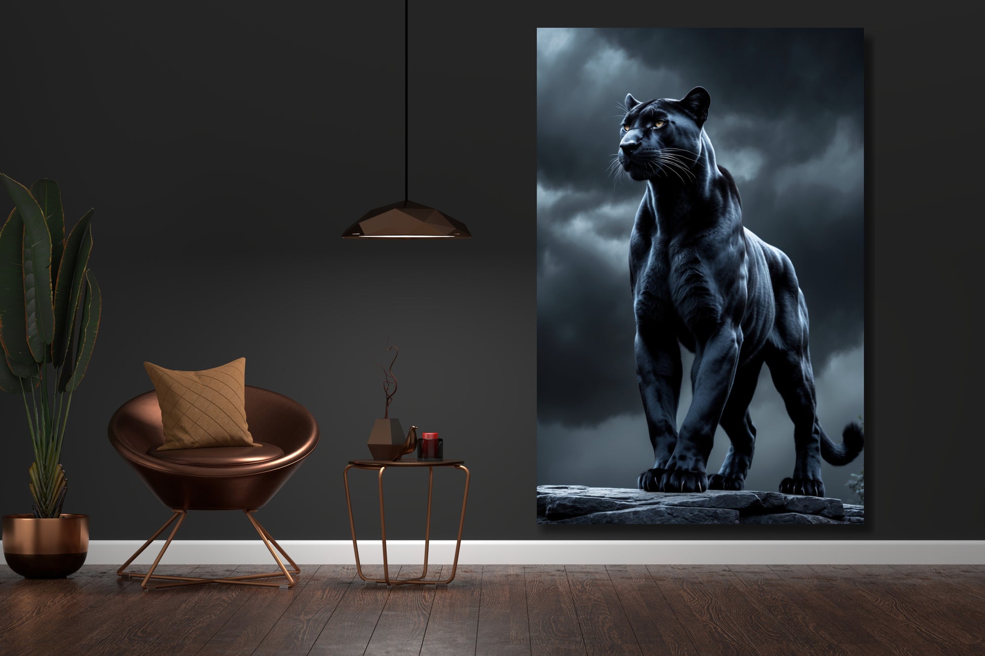 Leinwand eines schwarzen Panthers in kontrollierter Haltung an einer dunklen Wand neben einem Stuhl und einem Tisch aus Messing und einer Grünpflanze in messingfarbenem Übertopf im einem eleganten Wohnraum