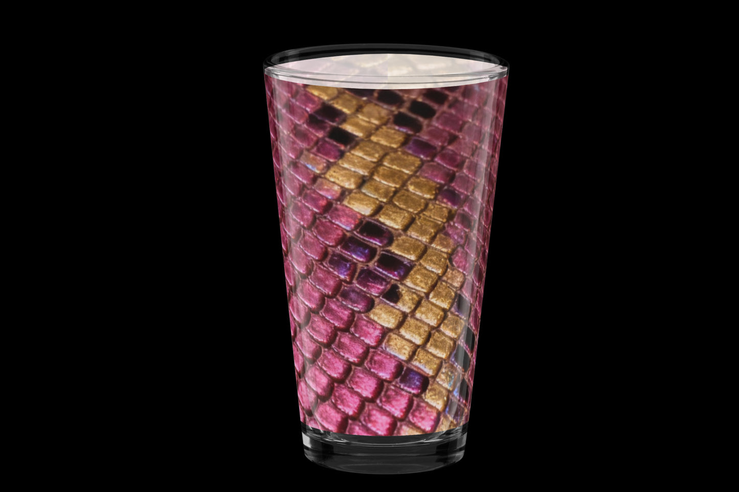 Elegantes Pint-Glas in Magenta-Gold mit satinierter Reptilienoptik und luxuriösen Lichtreflexen auf dunklem Hintergrund als Vorderansicht