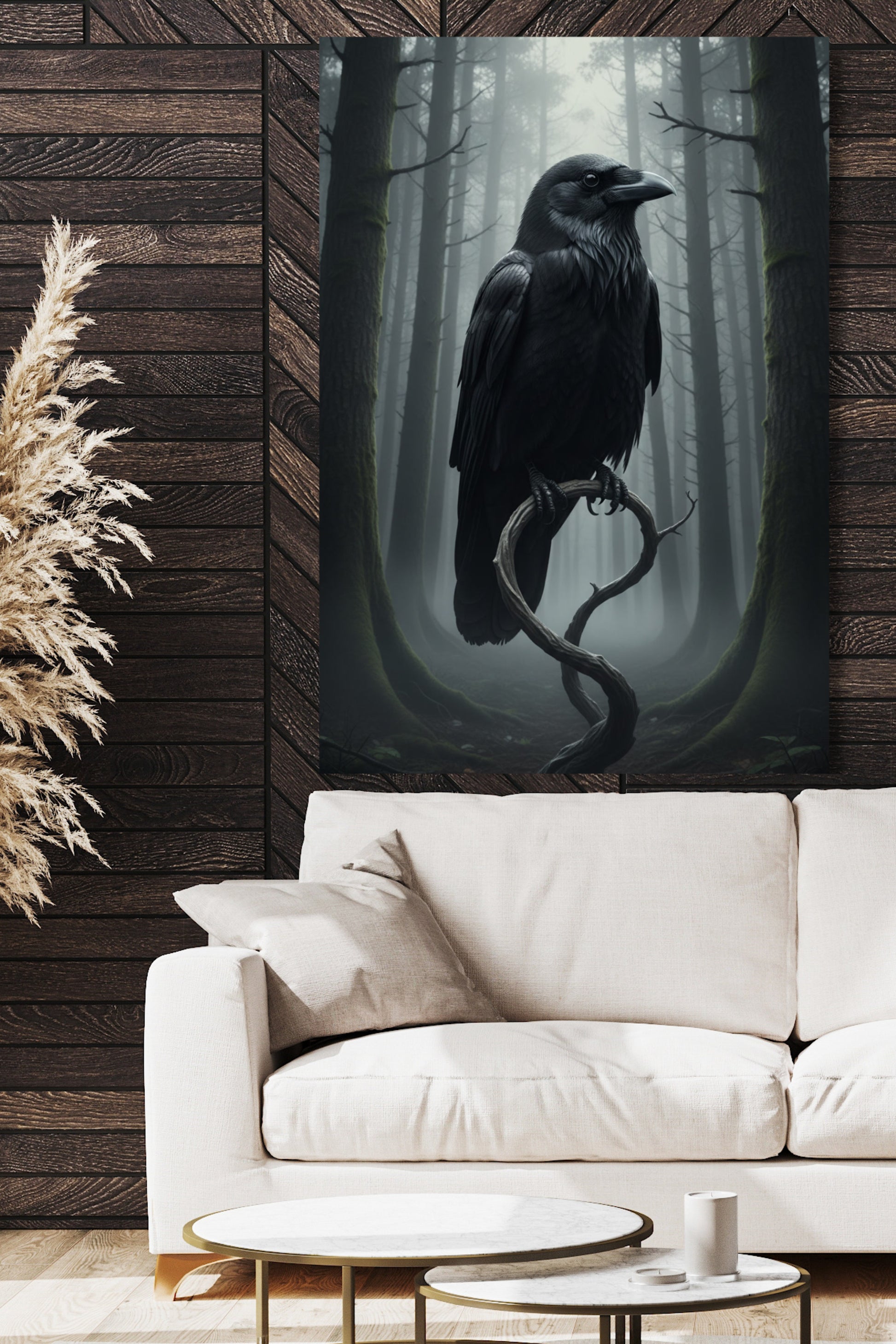 Poster einer Krähe im Nebelwald an einer Holzwand über einem hellen Sofa