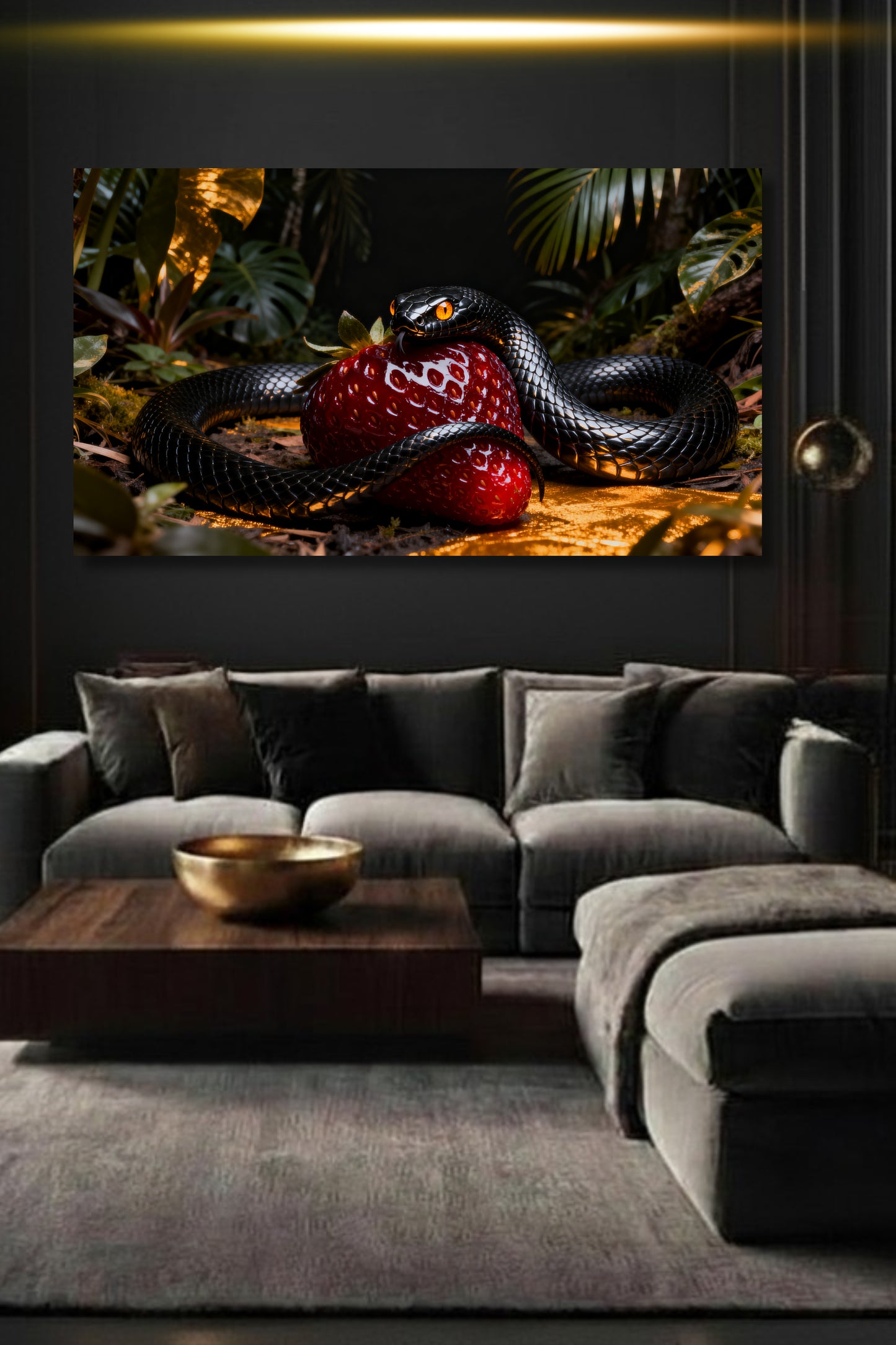 Poster schwarze Schlange mit leuchtender Erdbeere in luxuriöser Lichtstimmung als stilvoller Blickfang über einem modernen Sofa