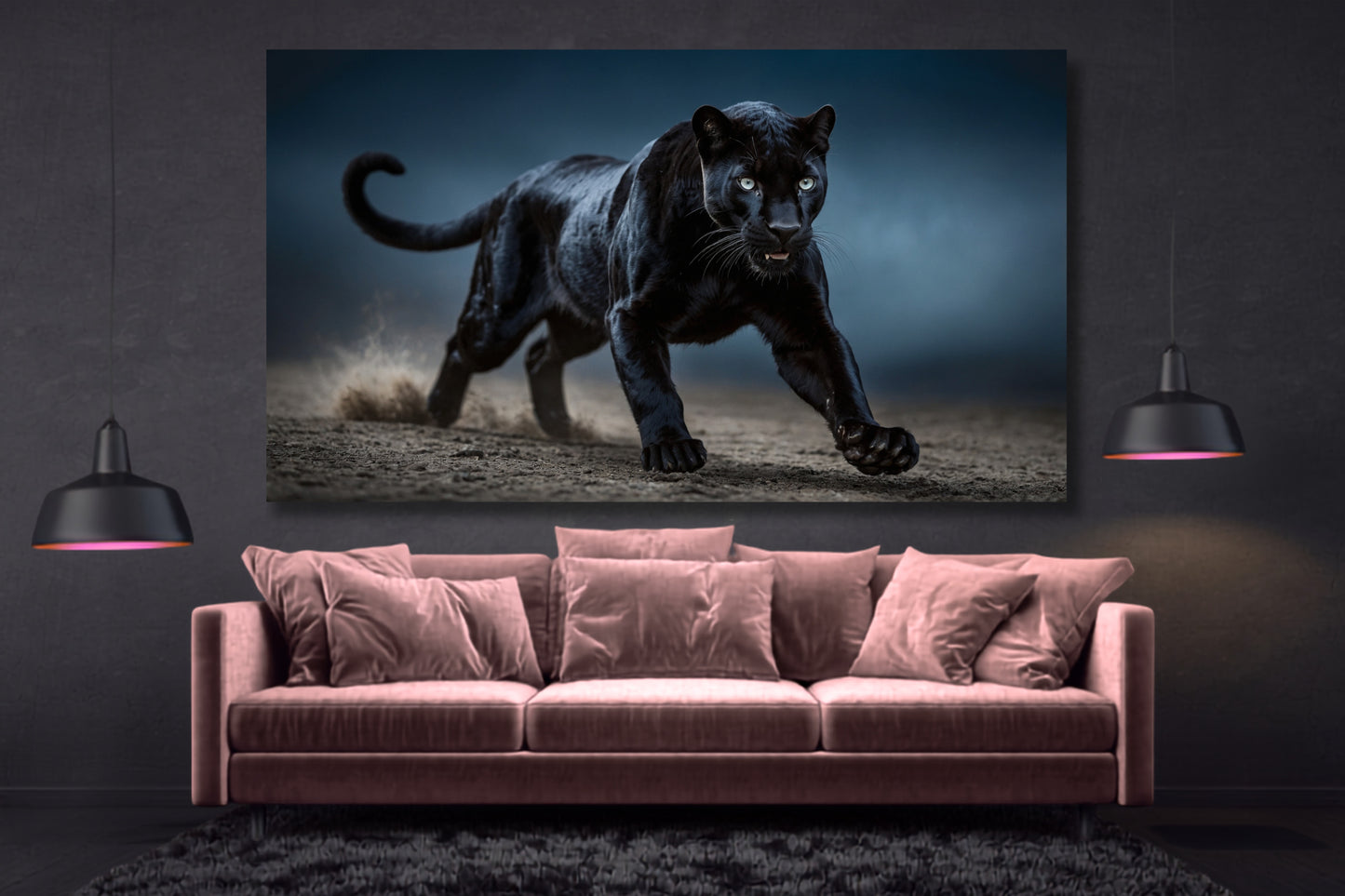 Poster eines schwarzen Panthers in kraftvoller Bewegung an dunkler Wand mit 2 Pendelleuchten mit pinkfarbenem Licht über einem rosafarbenen Sofa