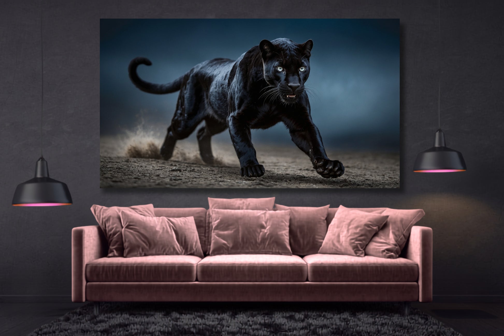 Poster eines schwarzen Panthers in kraftvoller Bewegung an dunkler Wand mit 2 Pendelleuchten mit pinkfarbenem Licht über einem rosafarbenen Sofa