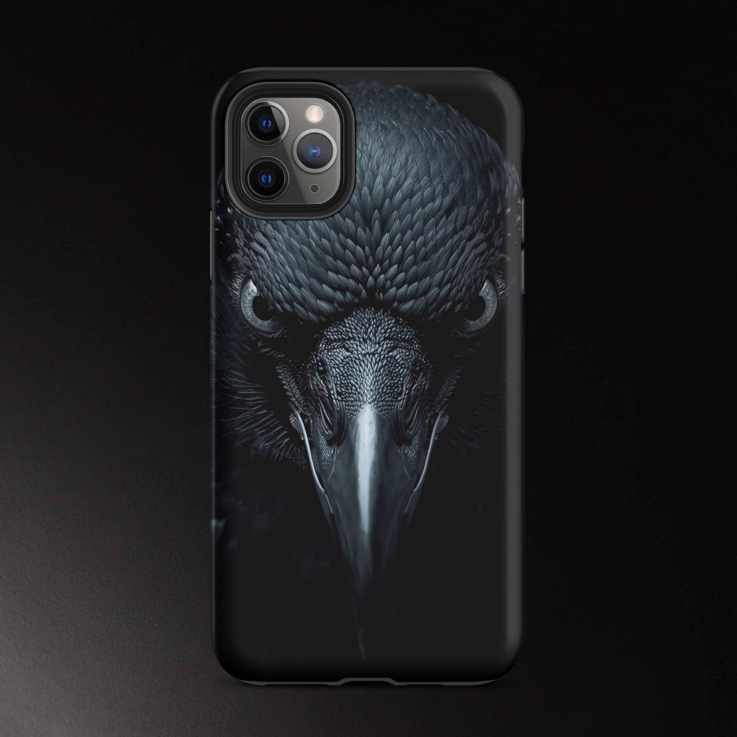 Raben Handyhülle iPhone 11 Pro Max mit starkem Blick und dunklem Design