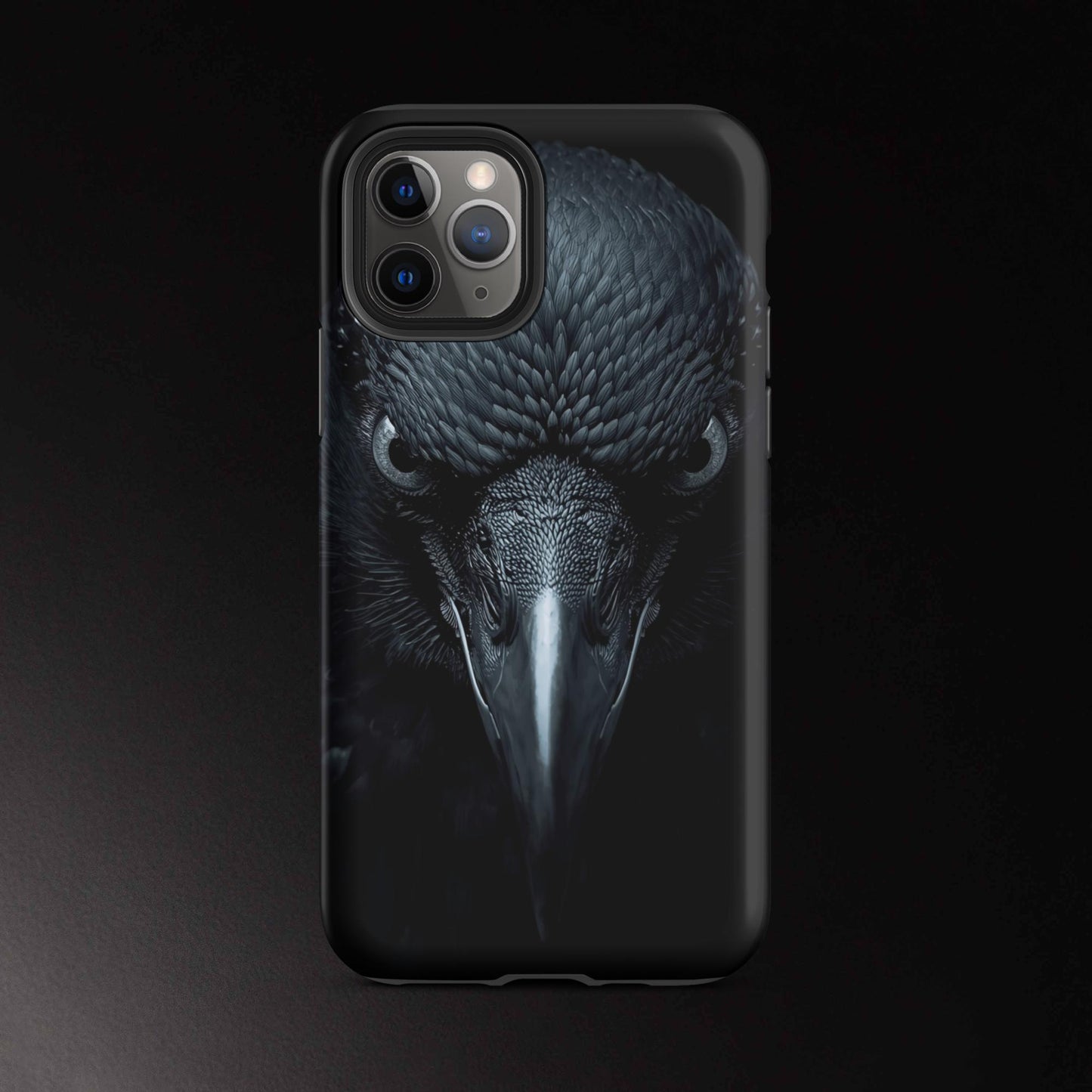 Raben Handyhülle iPhone 11 Pro mit ausdrucksstarkem Rabenmotiv und schwarzer Ästhetik