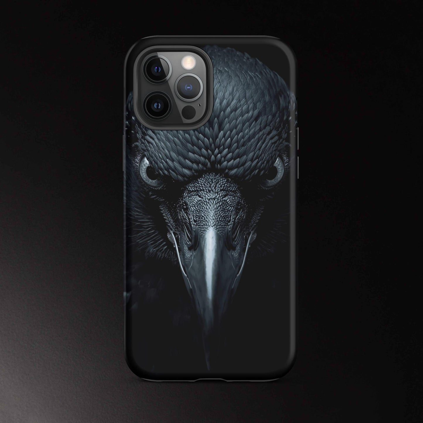 Raben Handyhülle iPhone 12 Pro Max mit kraftvollem Tierdesign und schwarzem Hintergrund