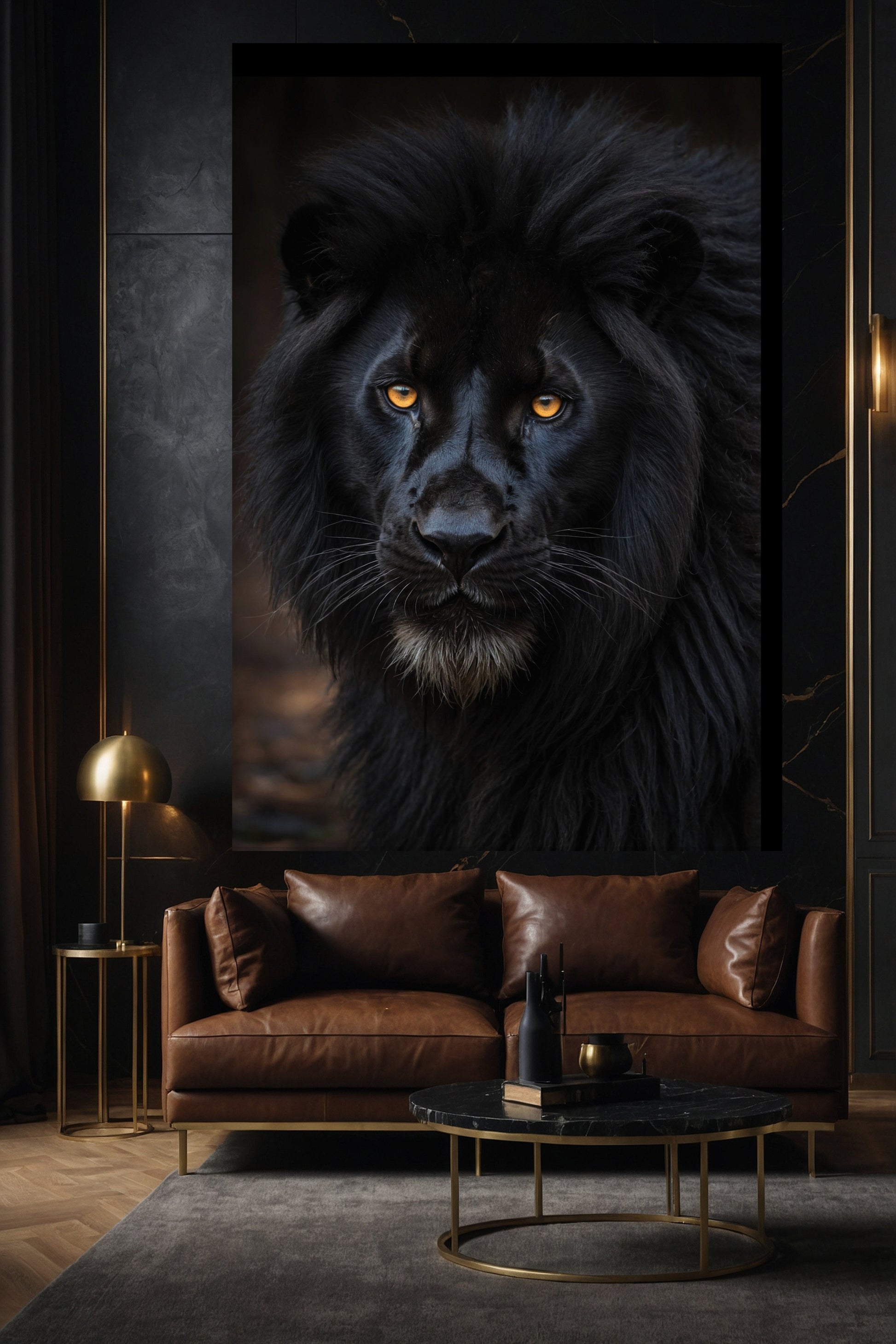 Schwarzer Löwe Leinwand 40x60 Zoll im modernen Wohnzimmer über braunem Ledersofa als kontraststarkes Wandbild 