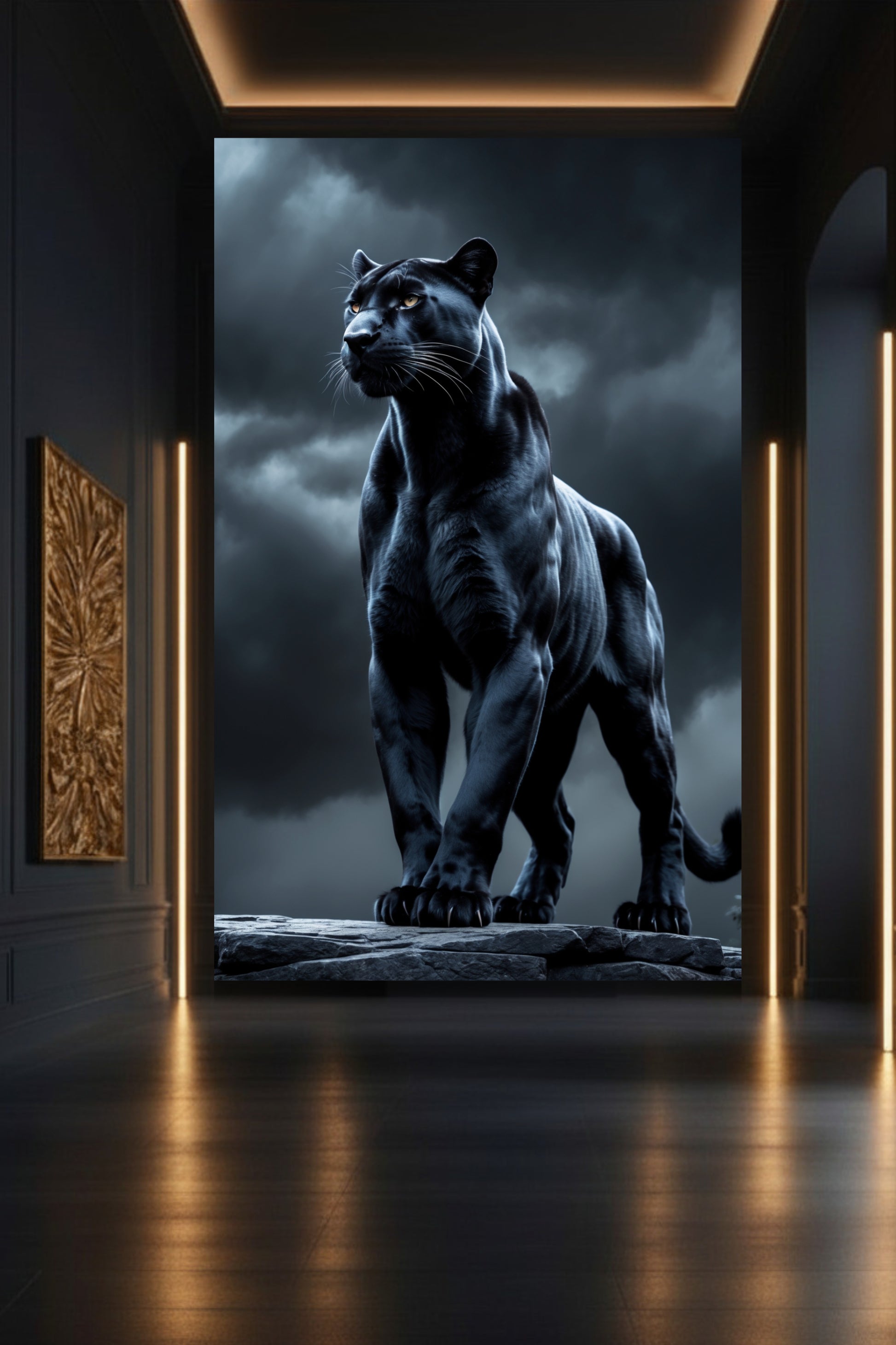 Schwarzer Panther unter Sturmwolken auf Leinwand in eleganter Galerie mit dunkler Wand und warmen Lichtakzenten – ausdrucksstarke Tierkunst mit intensiver Präsenz