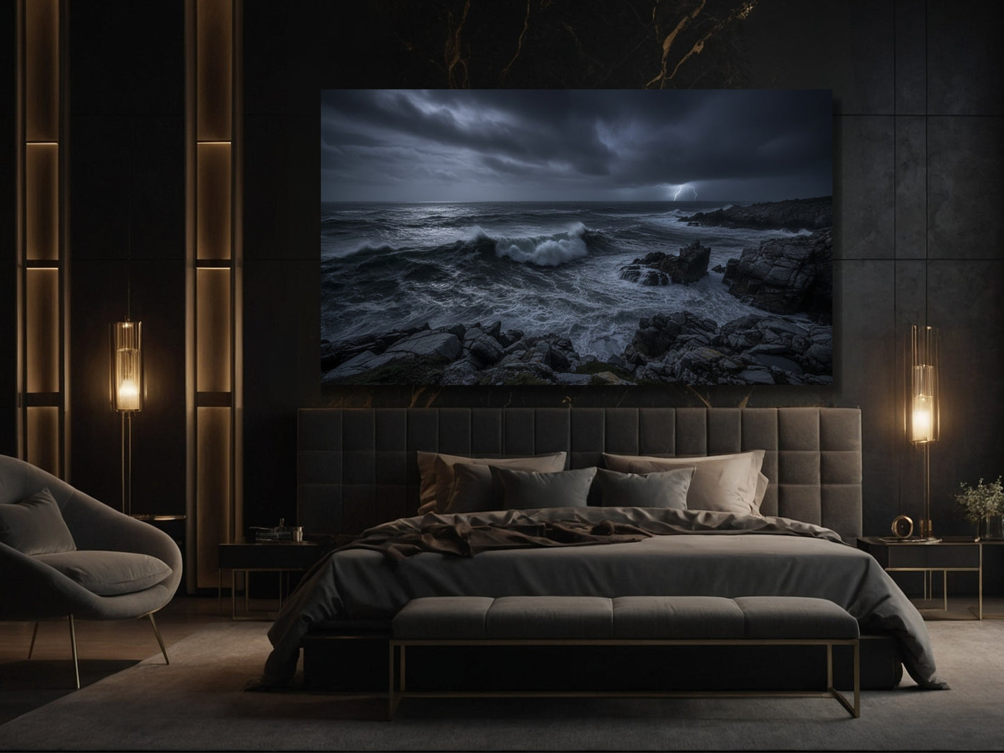 Ozeanlandschaft Poster über Bett in stilvollem Schlafzimmer mit Messingakzenten und warmer Beleuchtung