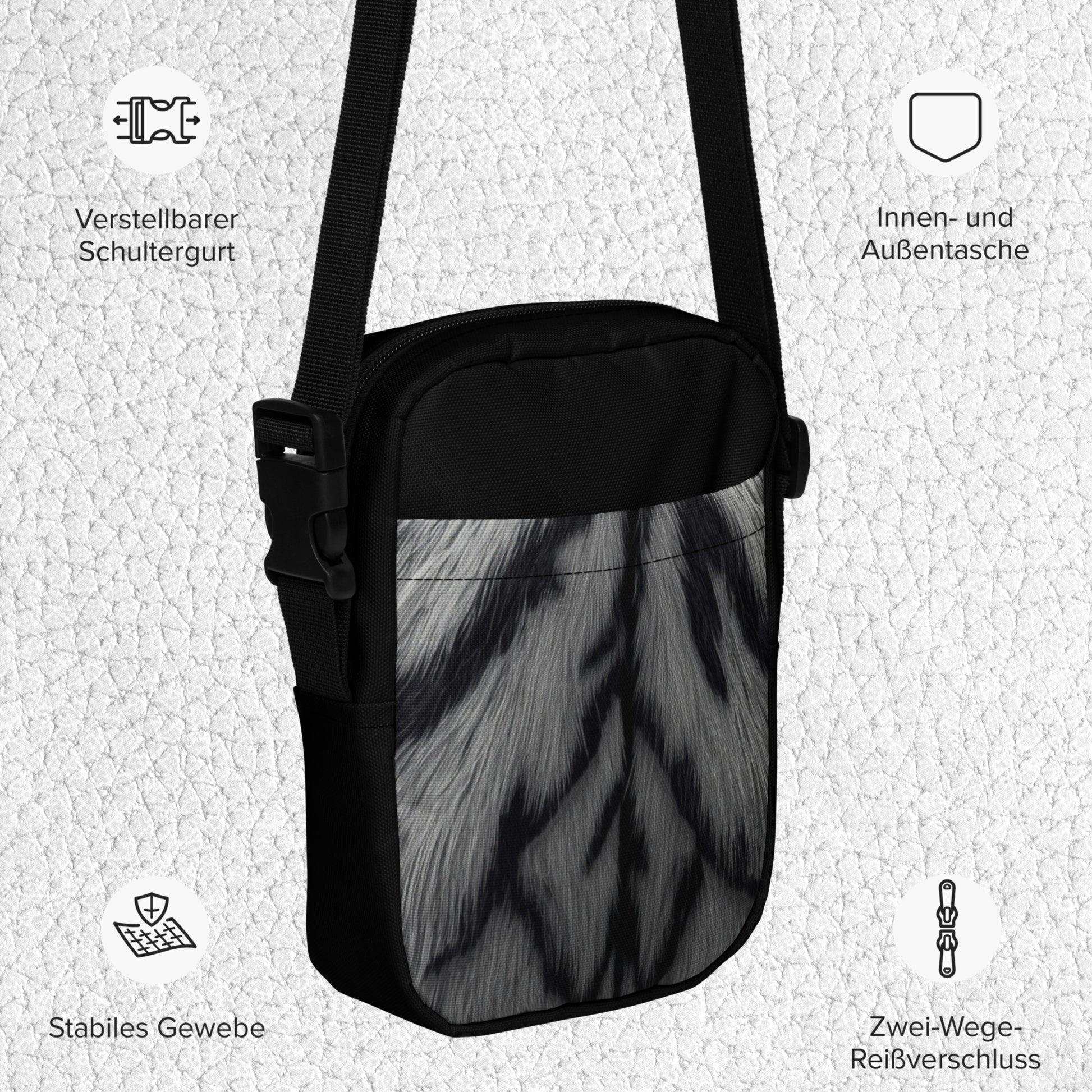 Produktdetails der weißen Tigerfell Crossbody Bag mit verstellbarem Schulterriemen, Innen- und Außentaschen sowie Zwei-Wege-Reißverschluss