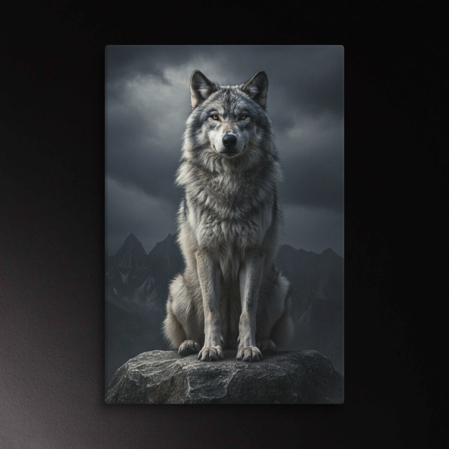 Wolf auf Felsen im Nebelgebirge auf Leinwand als großes Wandbild